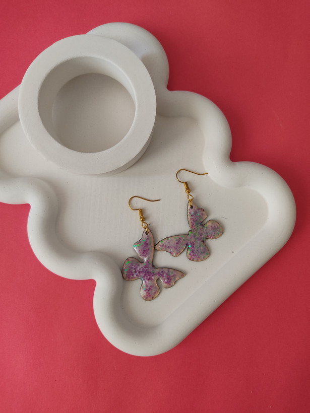 گوشواره آویز رزین طرح پروانه